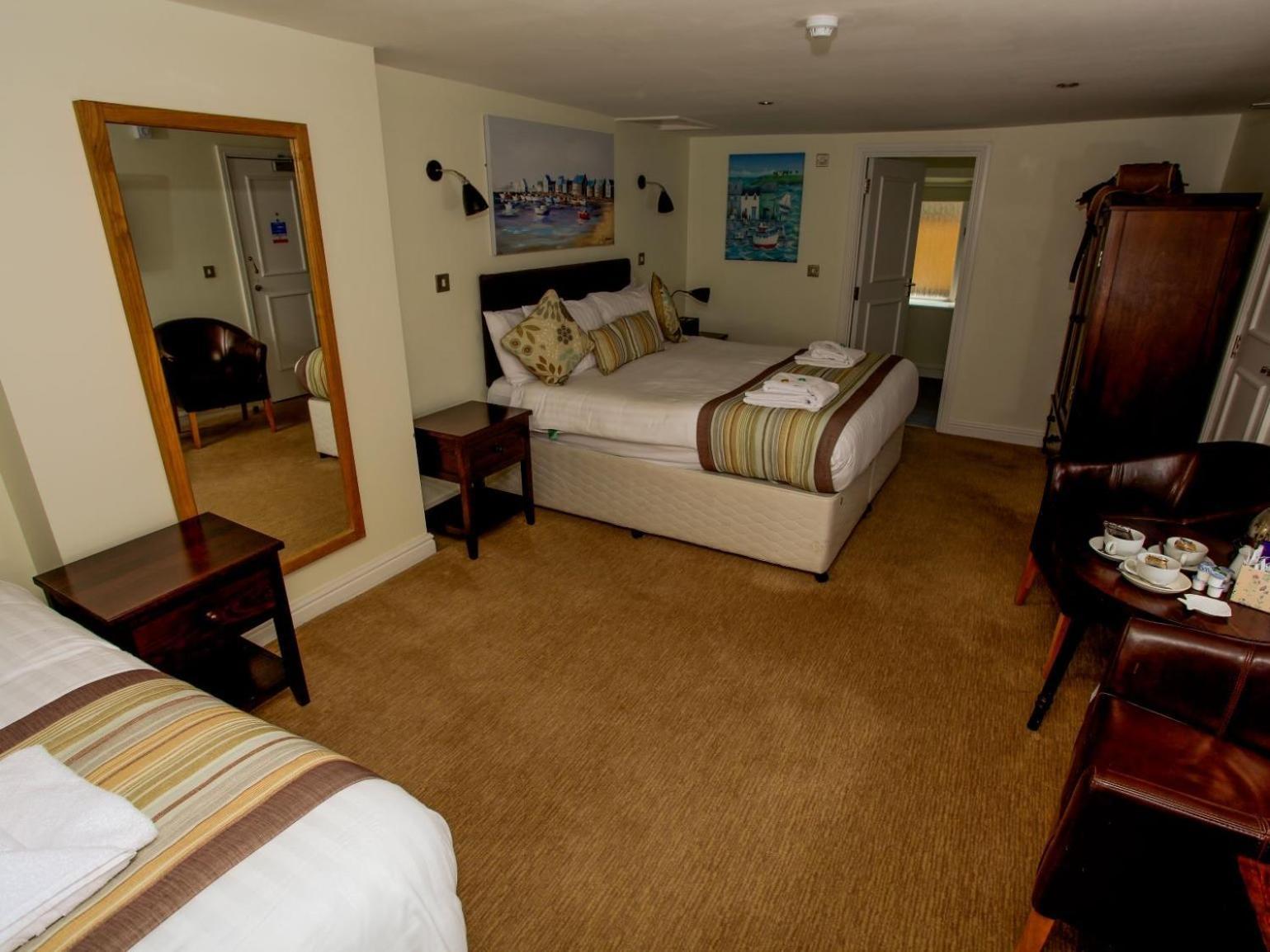 Hotel The George à West Bay Chambre photo