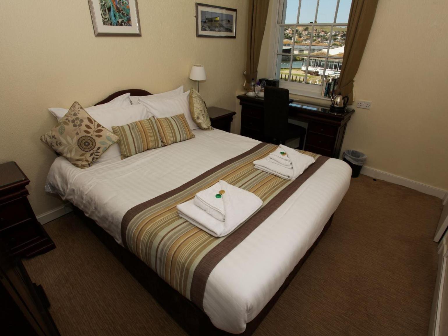 Hotel The George à West Bay Chambre photo