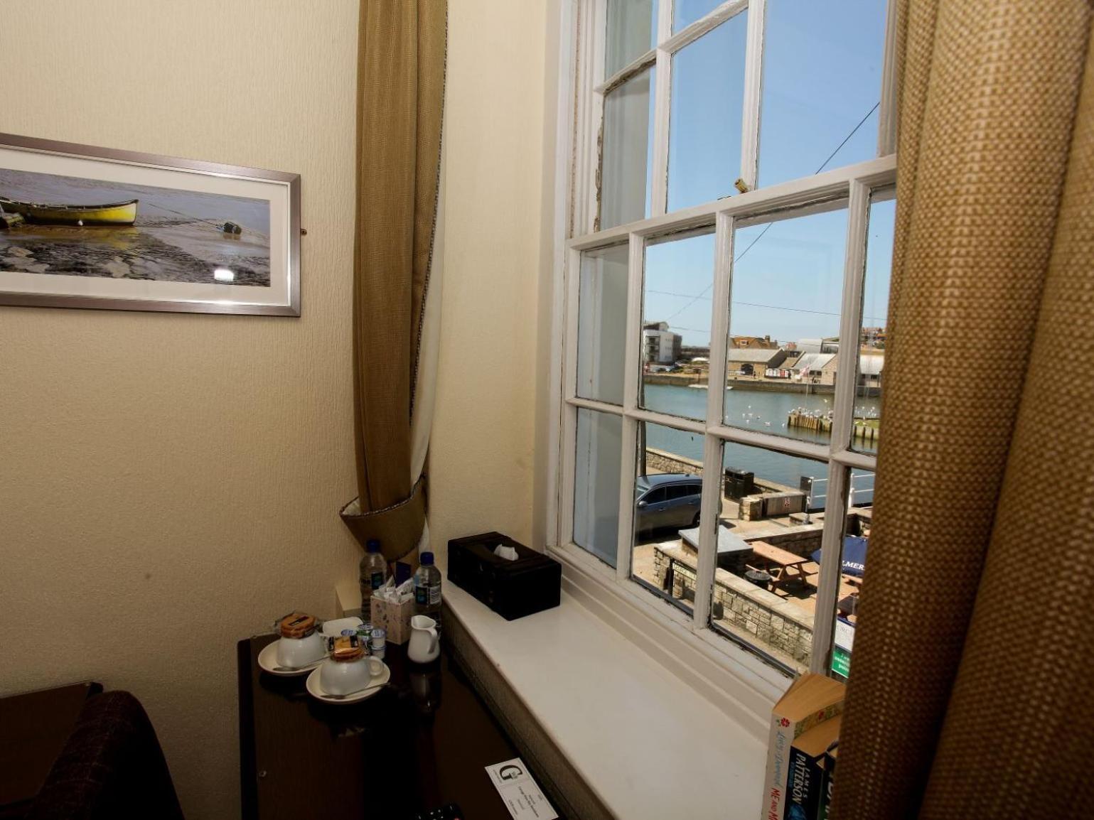 Hotel The George à West Bay Chambre photo